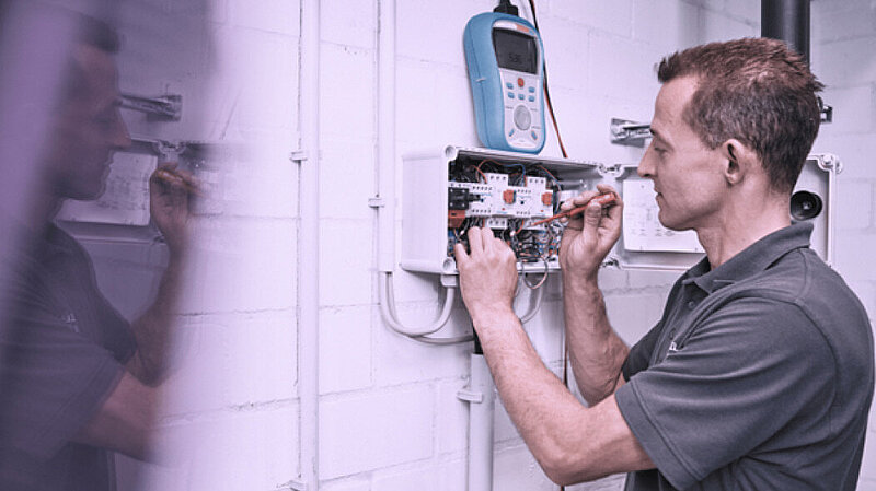 Installing a control unit Installing a control unit