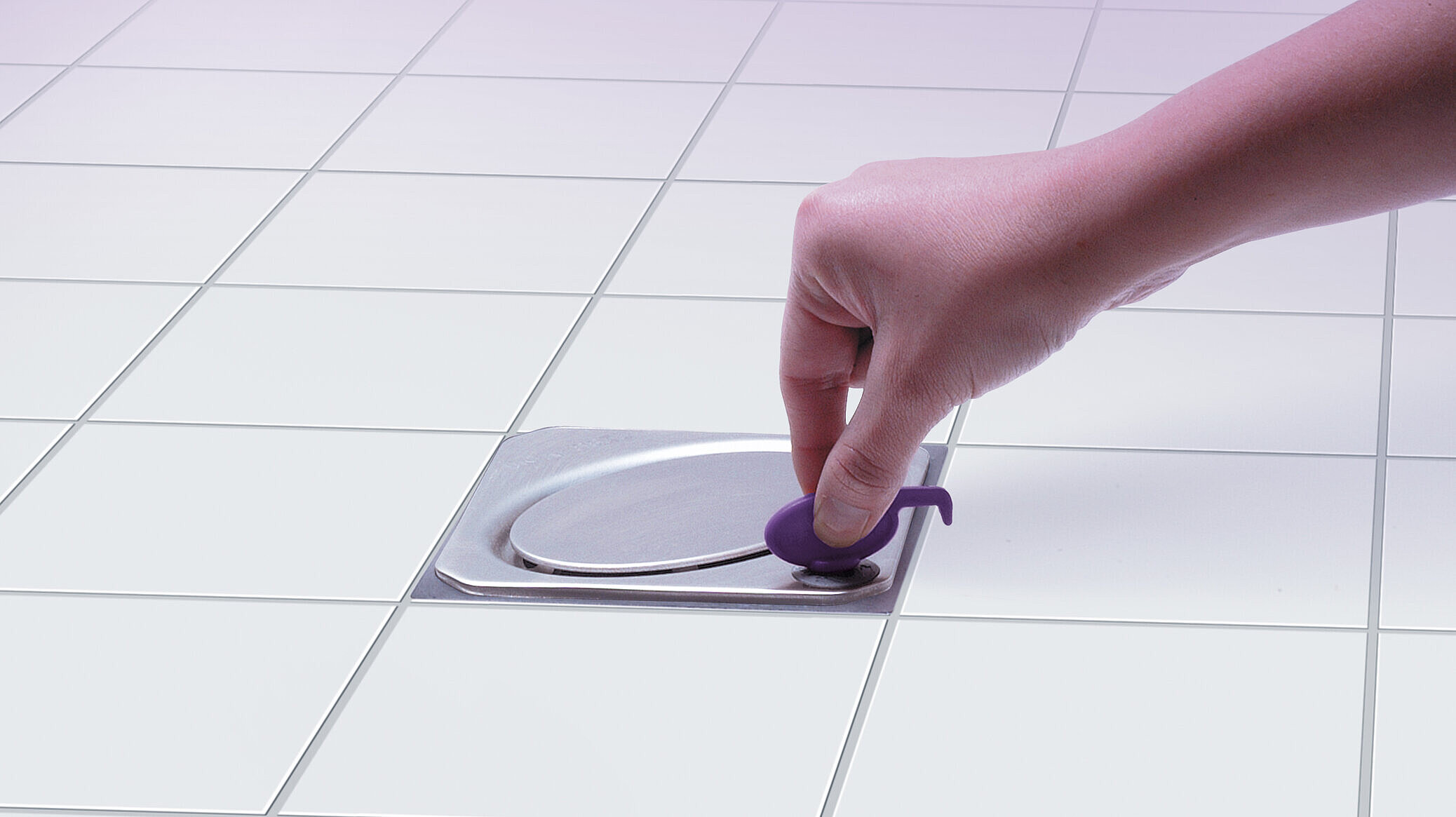 Lock & Lift system for quick unlocking of the cover. Lock & Lift system for quick unlocking of the cover.