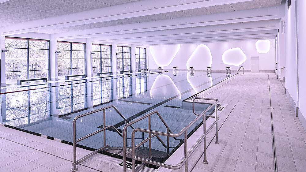 Swimming pool with stainless steel drains and gutters. Swimming pool with stainless steel drains and gutters.